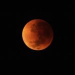 Eclipse de luna “tiñe” de rojo el cielo en Sudamérica