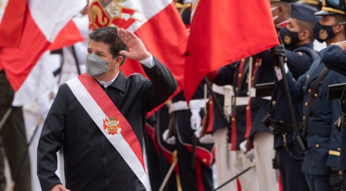 Fiscalía amplía investigación contra presidente de Perú