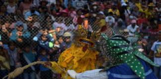 Indígenas mexicanas ganan espacio en batalla ritual