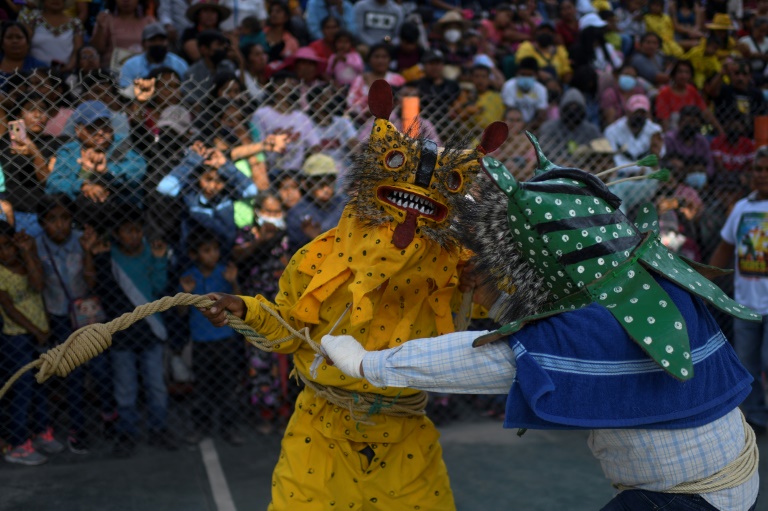 Indígenas mexicanas ganan espacio en batalla ritual