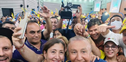 Íngrid Betancourt renuncia a presidenciales de Colombia