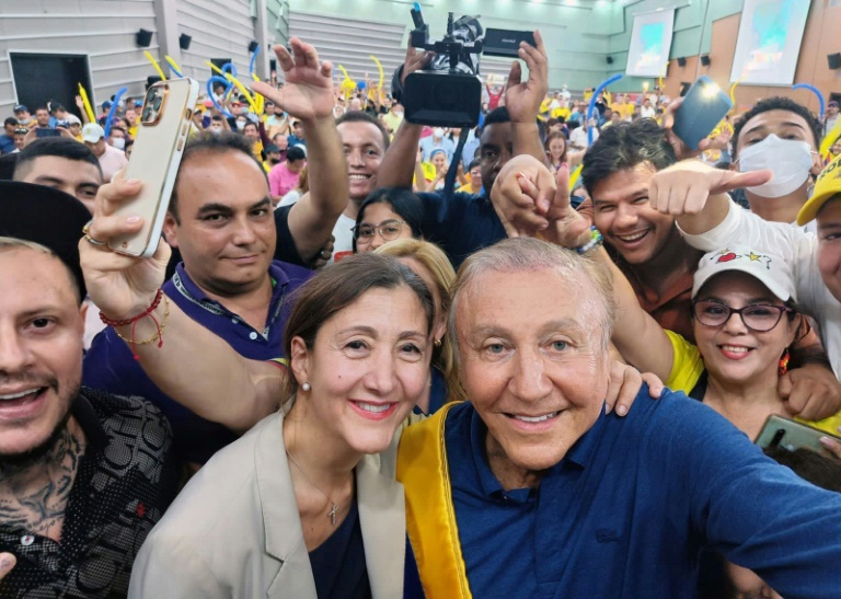 Íngrid Betancourt renuncia a presidenciales de Colombia