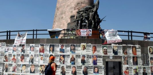 Madres celebran su día en México buscando a sus hijos