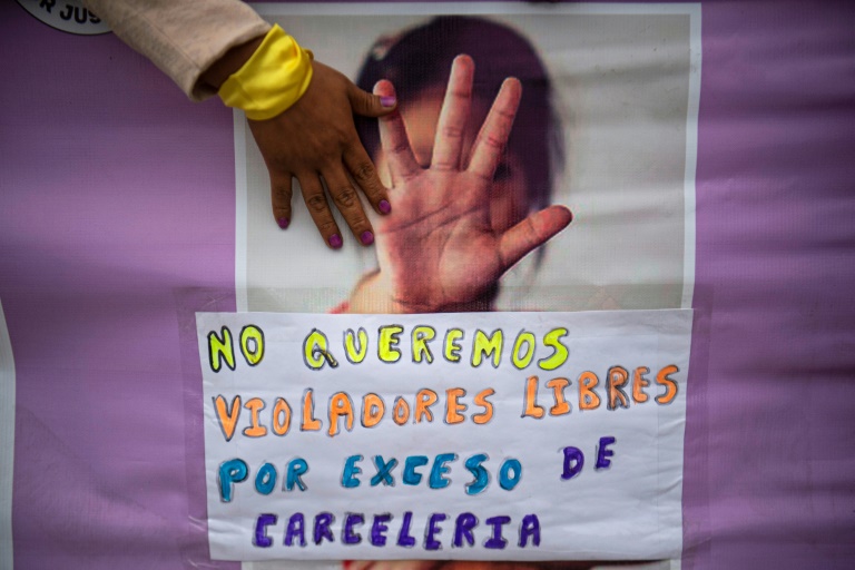 Peruanos divididos por la castración química para violadores