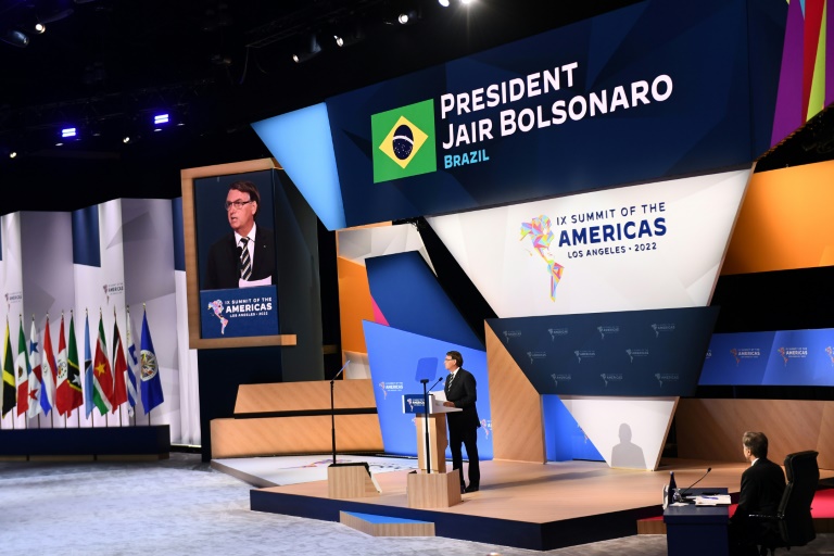 Bolsonaro da un giro sobre sus posturas ambientales