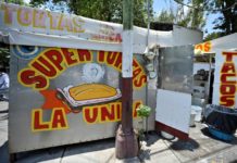 Ciudad de México prohíbe a vendedores ambulantes decorar sus puestos