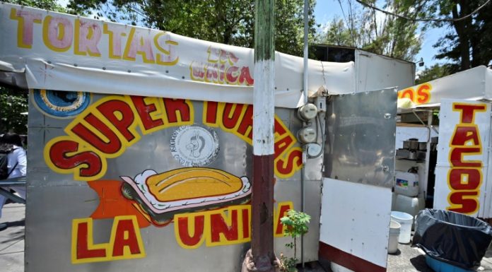 Ciudad de México prohíbe a vendedores ambulantes decorar sus puestos