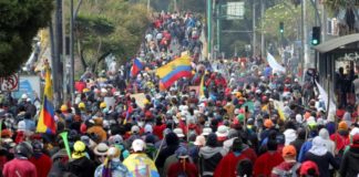 Indígenas aumentan la presión en las calles militarizadas de Quito