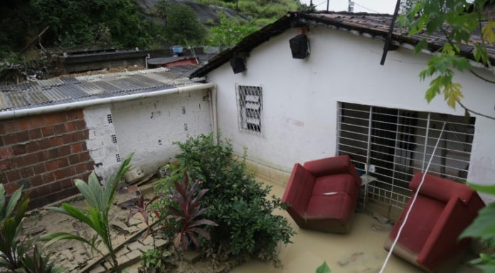 Residentes de Recife temen nuevos deslaves por las lluvias
