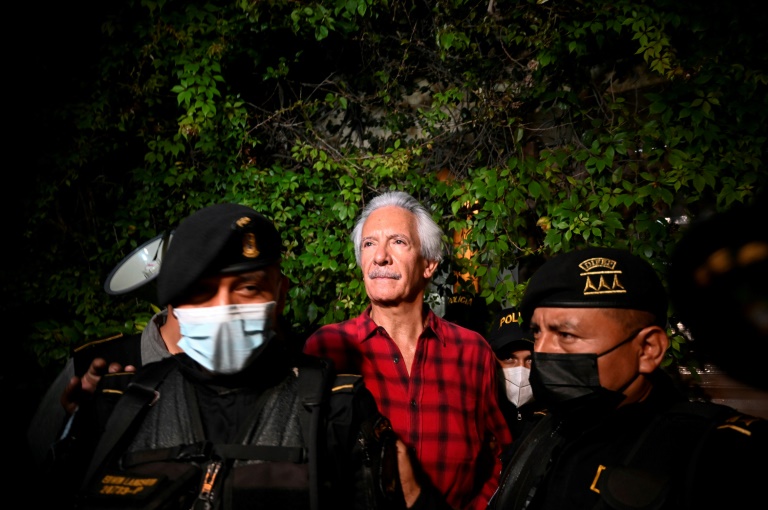 Detienen a periodista crítico del gobierno en Guatemala