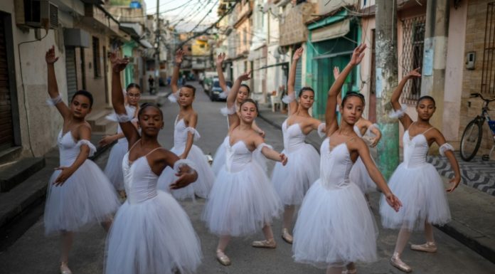 El Ballet Manguinhos lucha por subsistir en una favela de Río