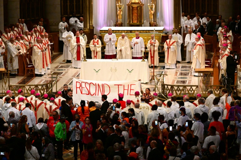 El papa celebra misa de reconciliación en la Basílica de Sainte Anne de Beaupré