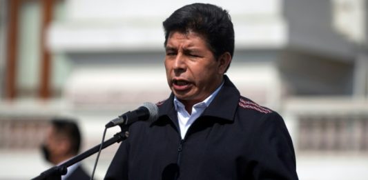 Fiscalía peruana investigará a Castillo por tráfico de influencias