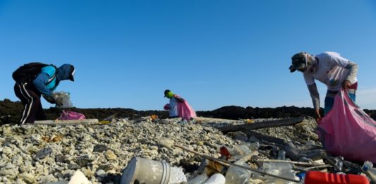 Gran parte de la basura recogida en Galápagos proviene de otros países