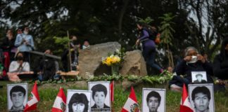 Madre peruana busca a su hijo desaparecido hace 30 años por militares