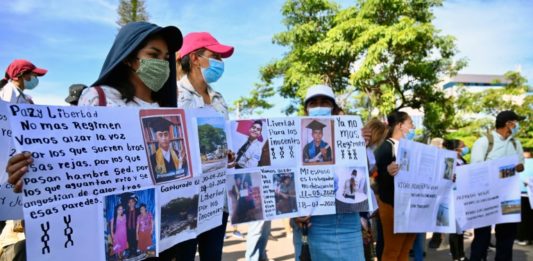 Piden libertad de detenidos bajo régimen de excepción en El Salvador