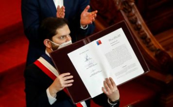 “Rechazo” domina encuestas sobre nueva Constitución en Chile