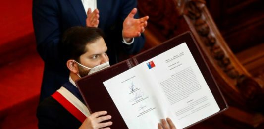 “Rechazo” domina encuestas sobre nueva Constitución en Chile