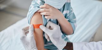 Revocan prohibición de vacunar contra el covid a menores de 13 en Uruguay
