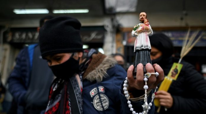 Argentinos celebran fiesta de San Cayetano, el patrono del pan y del trabajo