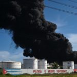 Incendio de dos tanques de petróleo deja más de 70 muertos en Cuba