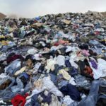 Investigan vertedero de ropa usada en desierto chileno de Atacama