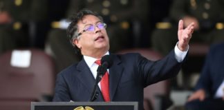 Petro suspende órdenes de captura de negociadores de paz del ELN