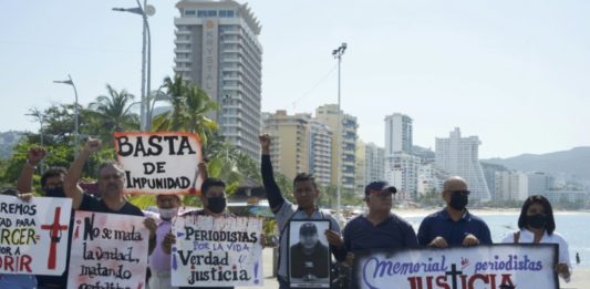 Protestan en México por asesinato de periodista al sur del país