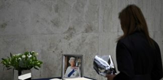 Argentina muestra respeto por Isabel II sin olvidar las Malvinas
