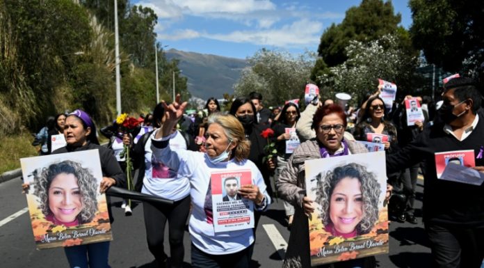 Destituyen a ministro del Interior tras asesinato de abogada en Ecuador