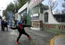Disturbios durante protesta por desaparición de estudiantes de Ayotzinapa
