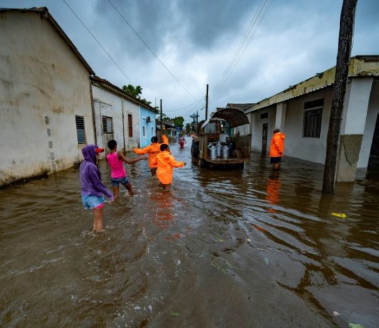 El huracán Ian se dirige a Florida tras dejar destrozos en Cuba