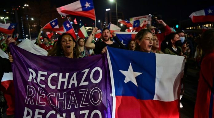 Gobierno de Boric anuncia ajustes tras derrota electoral en Chile