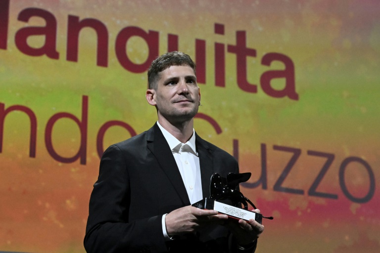 Guzzoni recibe premio al mejor guión en Venecia con 'Blanquita'