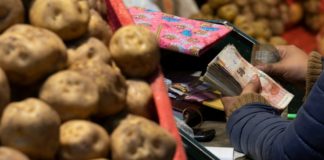 Inflación aleja las papas de la mesa del peruano