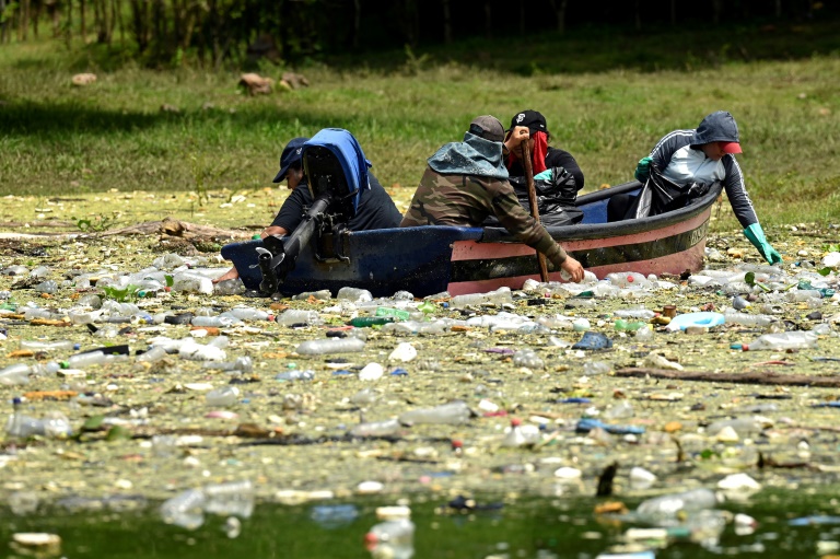 Inmensos depósitos de plástico invaden ríos, lagos y playas en Centroamérica