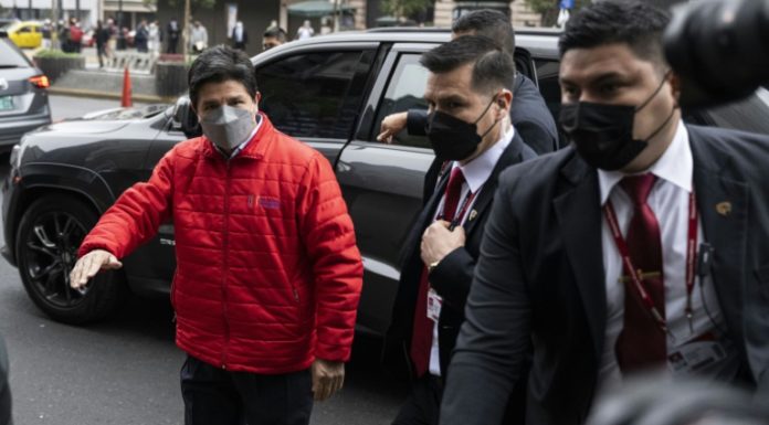 Pedro Castillo comparece ante la fiscalía peruana