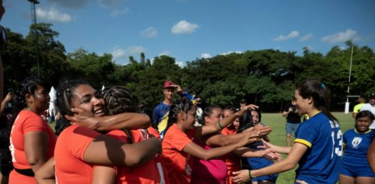 Reclusas en Venezuela encuentran cambio y esperanza en el rugby
