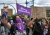 Cientos de mujeres protestan contra los femicidios en Ecuador