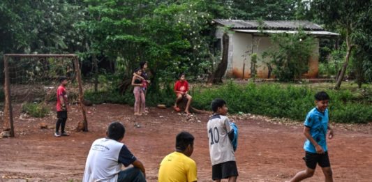 El pueblo guaraní en Brasil sobrevive en un callejón sin salida