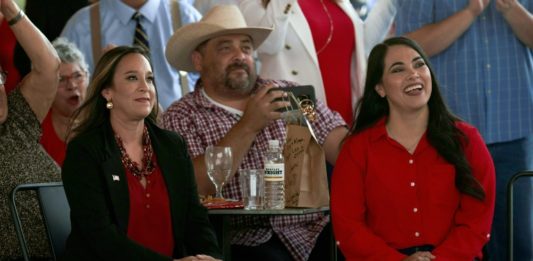 Latinas en Texas aspirantes al Congreso de EEUU apoyan cierre de la frontera