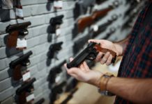 México presenta segunda demanda contra vendedores de armas en EEUU
