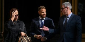 Neymar y su padre niegan irregularidades en traspaso al Barcelona