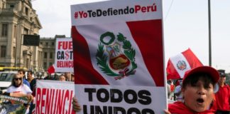 Protestan en el centro de Lima contra el presidente Pedro Castillo