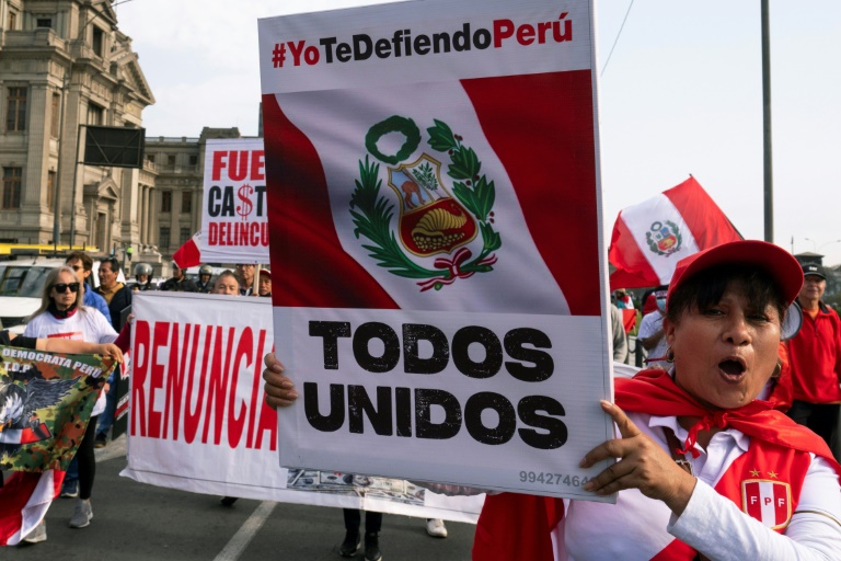 Protestan en el centro de Lima contra el presidente Pedro Castillo