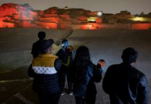 Recorridos nocturnos en pirámides de Perú enseñan la cultura milenaria