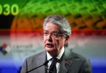 Renuncia ministro de Ecuador indagado por presunta corrupción