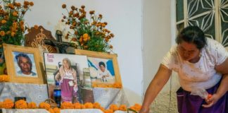 Mexicanos rinden homenaje a “Mamá Coco” en el Día de Muertos