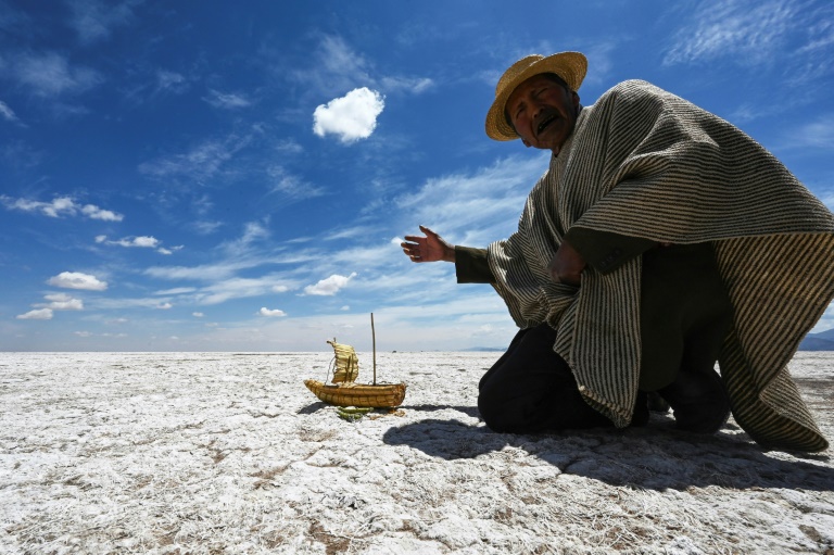Una cultura milenaria desaparece junto con el lago Poopó en Bolivia