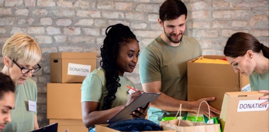 Por qué el trabajo voluntario puede beneficiar la salud mental